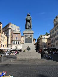 Bruno gikk inn for en panteistisk filosofi der gud var begynnelse, midte og slutt, og at universet var ett og det samme som det. Statue Of Giordano Bruno Wikipedia