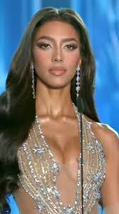 Heather Munns's Instagram, Twitter & Facebook