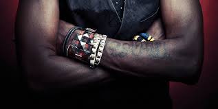 Rien d'autre que l'amour du tatouage, l'envie d'apprendre chaque jour pour vous faire de beaux tatouages que vous aimerez. The Paris Review A Darker Canvas Tattoos And The Black Body