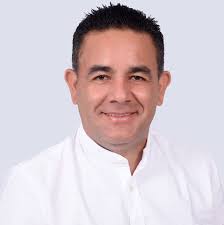 Fausto Aviles's Instagram, Twitter & Facebook