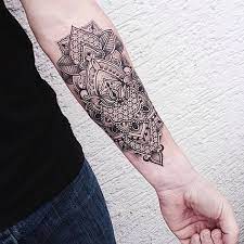 O Significado Da Tatuagem De Mandala E 20 Exemplos Para Te Inspirar Tinta Na Pele Tatuagem Tatuagem Tatuagens Tatuagem De Manga