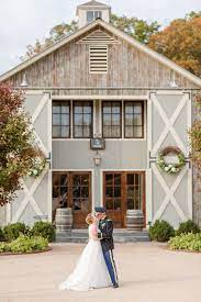 A Fall Pippin Hill Farm Vineyard Wedding In Charlottesville Va Virginia Wedding Photographer Katelyn Luxury Barn Wedding Barn Wedding Barn Wedding Venue