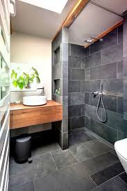 Badezimmer Schwarz Grau Schieferholz Badezimmer Durch Bewusstes Design Interi Badezimmer Sc Badezimmer Schwarz Badezimmer Innenausstattung Kleine Badezimmer