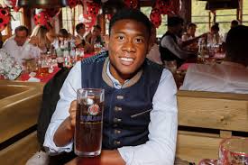 David alaba hatte wegen länderspielen mit österreich vor der wm ein paar tage länger frei als seine alabas schwester rose may ist sängerin und schaffte es in der heimat österreich bereits. Darose Fussballstar David Alaba Eroffnet Restaurant In Wien Tageskarte