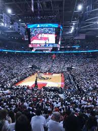 Floor seating at scotiabank arena consists of right stage section, center stage section and a left stage section, adjacent to a mix stage platform. Scotiabank Arena Bereich 102 Heimat Von Toronto Maple Leafs Toronto Raptors Toronto Rock