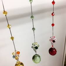 お店が暇な時は 商品を作る時間がちょっと嬉しかったりする 車用のサンキャッチャーです サンキャッチャー クリスタル スワロフスキー 手作り ハンドメイド suncatchers jewelry earrings