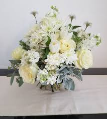 Choosing the pure simplicity of white blooms for the wedding bouquet allows the natural beauty of the flowers. Elegant White Bridal Bouquet Flor Amor