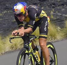 Die essenz des zweikampfs über insgesamt 226 kilometer im wasser, auf dem rad und laufend. Ironman Hawaii Jan Frodeno Feiert Historischen Sieg Andreas Raelert Zweiter Welt