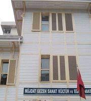 Türk tiyatrosunun emektarları müjdat gezen önderliğinde msm öğrencileriyle oyunlar sergilemektedirler. Mujdat Gezen Sanat Merkezi Izmir Mujdat Gezen Sanat Merkezi Yorumlari Tripadvisor