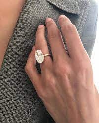 Hailey baldwin married justin bieber in a private ceremony last year. Pin On Wedding