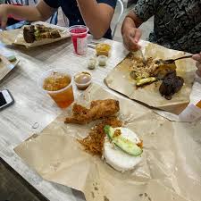 Temubual bersama pengurus nasi kukus my mama iaitu en azman bin abdul razak berkaitan pengalaman beliau sepanjang. Photos At Nasi Kukus My Mama Kuantan Pahang