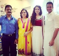 Zoya sapra agarwal is an air india pilot in india. Zoya Afroz Biography Profile Age Biodata Family Husband Son Daughter Father Mother Children Marriage Photos