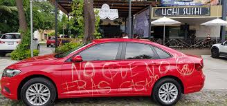 No que no eras casado”, mujer raya auto de presunto infiel y se ...