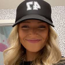 McKenzie Parr (@mikiwiparr)