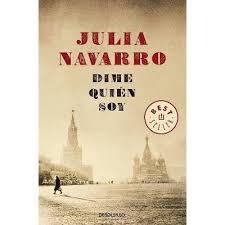 Cada jugador se pone una vincha y se inserta una tarjeta con un dibujo sin verlo, se da vuelta un reloj de arena y por medio de preguntas como por ej.es un animal?es una persona? Dime Quien Soy Tell Me Who I Am By Julia Navarro Paperback Target
