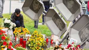 Keiner von ihnen weiß, dass der 18 jahre alte schüler am oez neun menschen getötet hat. Attentat Im Oez Munchen Plotzlich Wird Die Tat Doch Neu Bewertet Stadt