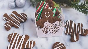 Then, bust out the sprinkles and icing and follow one of these holiday dessert decorating ideas. 19 Easy Christmas Cookies To Make With Kids