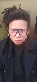 Leonardo Ledesma Watson: “Barrio Laberinto es un artefacto. Un prisma con  varias caras…No es un anecdotario, un puñado de textos terapéuticos o una  autobiografía”