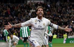 Jovem prepara presente a passageira que insistentemente lhe colocava o cabelo à frente. Apos 16 Anos E 22 Titulos Real Madrid Comunica Saida De Sergio Ramos Jovem Pan