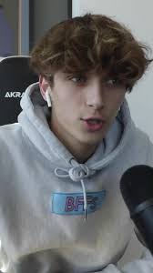 Sienna talks about why she doesn’t associate with a content house  @siennamae @bffspod @stoolpresidente @briannachickenfry