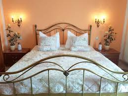 Eine möglichkeit, ihrem schlafzimmer sofortige romantik zu verleihen, ist eine wunderschöne, kunstvoll verzierte deckenleuchte, wie der hier abgebildete goldene kronleuchter. Romantik 2 Schlafz 2 Bader 2 Balkone M Meerbl In Sassnitz Ostseeklar