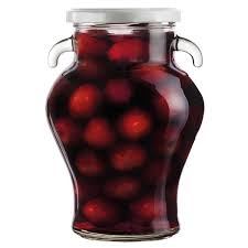 In molti scelgono di metterle sotto spirito, una soluzione alcolica che mantiene intatte e perfette le caratteristiche del frutto, altri optano per preparare le ciliegie sciroppate, ricoprendole con uno soluzione di acqua e zucchero. Ciliegie Sotto Spirito Frutta Sotto Spirito Vendita Tastepiacenza