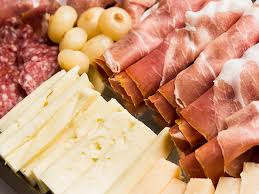 Theme, venue, time, date, guest count, food and beverage selections, decor, and event agenda must all be considered before you begin to execute your event. 10 Holiday Party Planning Tips For Your Best Ever Christmas Dinner