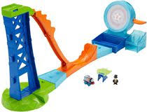 With 100 colorful pieces, the train makes it way around a peaceful farm, through a busy construction zone, an airport and a sleepy little town. Kidkraft Ride Around Town Train Set With Table Walmart Canada
