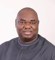 Chris Giwa's Instagram, Twitter & Facebook