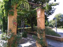 Die einrichtung kooperiert mit niedergelassenen ärztinnen und ärzten und dem vivantes klinikum neukölln. Der Ida Wolff Platz Friedrichshain Kreuzberg Tv