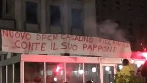 A quanto apprende l'adnkronos, anche il portavoce del premier, rocco casalino, é ricoverato al san raffaele, l'ospedale dove la notte. Striscione Omofobo Contro Rocco Casalino E Insulti A Conte A Varese La Denuncia Di Arcigay La Repubblica