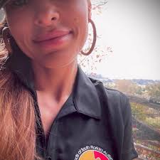 Eva Mendes se acribilla con agujas, su método de belleza con 46 años:  "Ayyyy Dios ¡Pa'lante reina!"