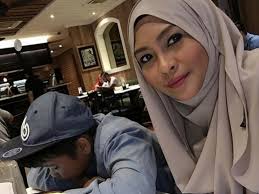 Check spelling or type a new query. Foto Terkini Anak Siti Nordiana Dengan Bekas Suami Pelakon Faizal Yusof Soya Lemon