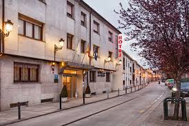 Saint lorenzo ruiz was born around the year 1600 in binondo, manila in the philippines. Hotel Hotel San Lorenzo Santiago De Compostela Trivago De