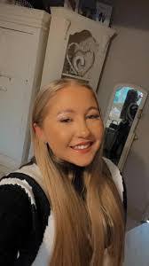 Hollie Sinclair's Instagram, Twitter & Facebook