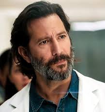 Official website of actor Henry Ian Cusick