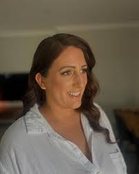 In her Pamela Anderson era ✨ Bridesmaid hair by Dani for this gorgeous  lady, working for @liliano.artistry_bridalhmua 💛