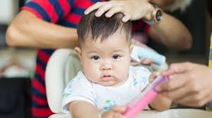 Cukur rambut bayi ini bisa dilakukan sendiri oleh moms di rumah. Kapan Rambut Bayi Harus Dicukur Kumparan Com