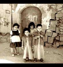 Pin By Mony Mony On صور قديمه لليمن Couple Photos Photo Scenes