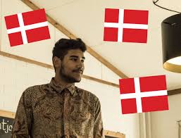 I dag er det Adrians fødselsdag. Han fik selvfølgelig en fødselsdagssang  fra hele holdet. Tillykke :-) PS: Adrian spiller cello og går i 10. klasse  på OrkesterEfterskolen