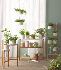 Tout Ce Qu Il Vous Faut Pour Creer Un Interieur Vert Deco Plantes Interieur Plante Ikea Deco