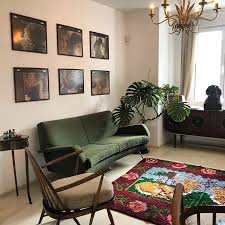 Houseofjunk Duvardaki Sarahmoon 1972 Pirelli Takvimi Bufenin Ustunde Beethoven Princ Ayakli Midcenturymodern Ye Ev Dekoru Midcentury Modern Koltuklar