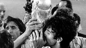 L'improvvisa morte di paolo rossi è la notizia d'apertura (o comunque collocata nella parte alta) dei principali siti d'informazione del brasile. Italien Fussball Idol Paolo Rossi Gestorben Sport Sz De