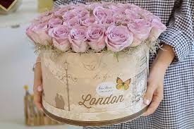 Îţi doresc bună dispoziție în această zi minunată şi să fii înconjurat doar de oameni loiali și iubitori. La Multi Ani Cutie Cu Trandafiri Mov Atelierfloricica Ro