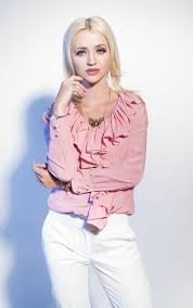 People known as housemates, enter a house and they do not bring any of their belongings except clothes. Promi Big Brother 2016 Kandidatin Cathy Lugner Starsontv