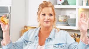 Trisha yearwood adds 1 small (2.25 ounce) can of sliced black olives drained, which i omit, along with 3 (14.5) cans of diced tomatoes with the liquid, part of which i exchange for rotel tomatoes. Trisha Yearwood Recalls Thanksgiving Baking Mistake Forgot Butter In Pecan Pie Classic Country Music