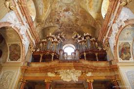 Velehrad je farností olomoucké arcidiecéze, děkanátu uherské hradiště. Cestou Necestou Bazilika Velehrad