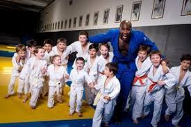 Le judoka français teddy riner, 27 ans, a conservé vendredi sa médaille d'or des +100 kg aux jeux olympiques de rio en battant en finale le japonais hisayoshi harasawa aux pénalités. Teddy Riner Paris Match
