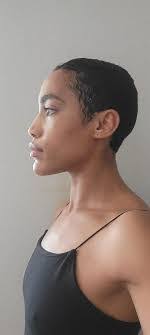 Amanda Hinds's Instagram, Twitter & Facebook