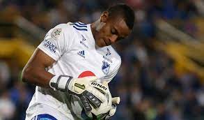 Robo de muriel en la salida de balón para terminar conectando con el '10'. Wuilker Farinez The Most Competitive Goalkeeper In This America S Cup